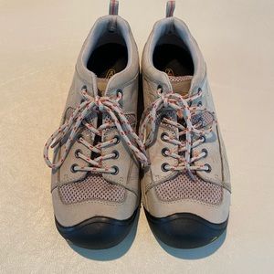 Keen size 10 hiking shoes